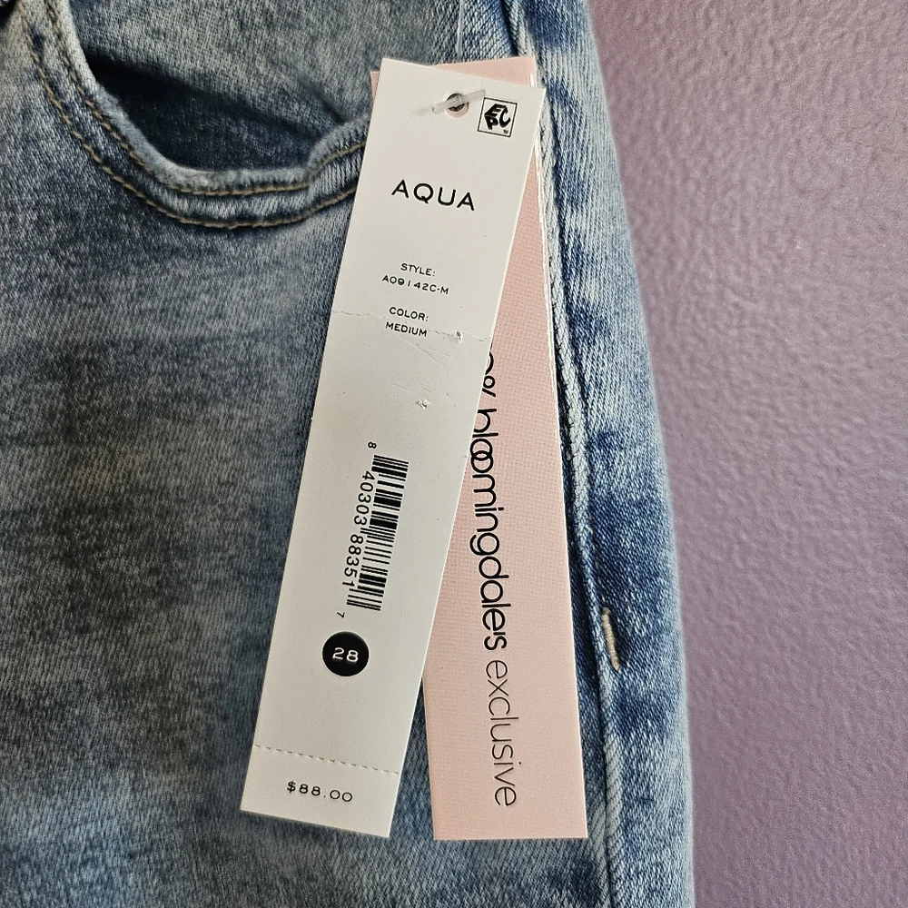 NEW Aqua High Rise Wide Leg Distressed Cropped Raw Hem Medium Wash Jeans